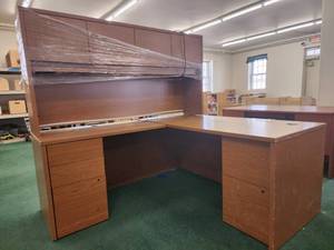lot 13536 image: L-Shaped HON Executive Wooden Desk W Upper Storage