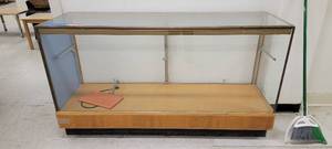 lot 13756 image: Columbus Case Company Glass Top and Brass Display Case