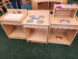 lot 13569 image: Kaplan Kitchen Set
