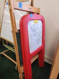 lot 13589 image: Kaplan and Craz-Art Easels