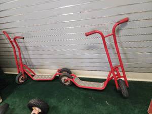 lot 13978 image: Lot of 2 Winther Scooters