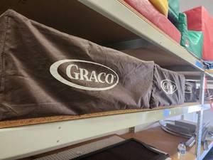 lot 13987 image: Lot of 3 Graco Porta Cribs