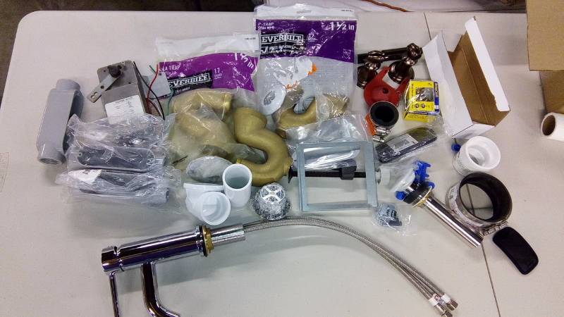 lot 5044 image: large assorted lot of plumbing materials and facet parts, see pictures for details