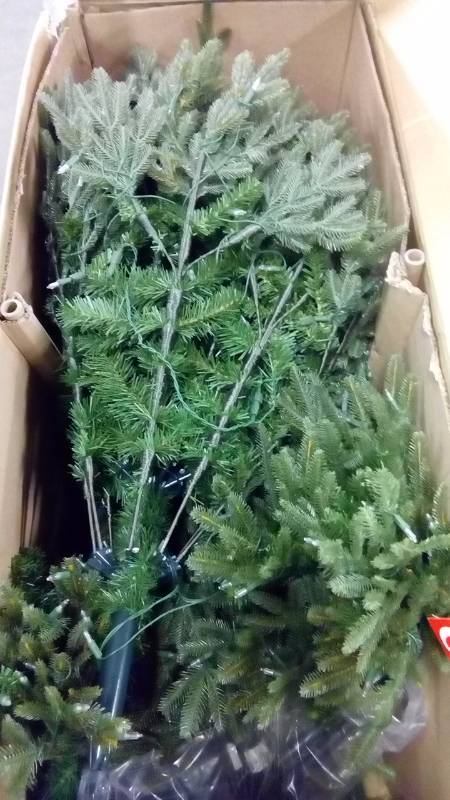 lot 5180 image: 7.5 ft Balsam Fir Pre-Lit Tree