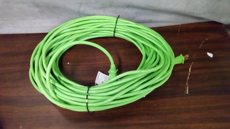 lot 5200 image: 16 gauge 100ft extension cord