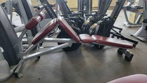lot 3527 image: Hammer Strength Workout Bench