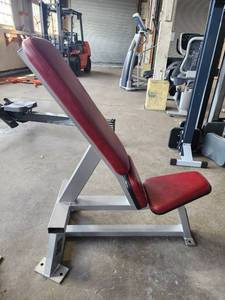lot 3538 image: Hammer Strength Incline Bench
