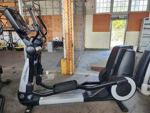 lot 3565 image: Life Fitness Model 95X Elliptical
