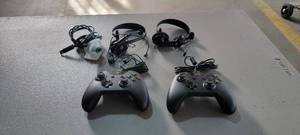 lot 3609 image: Set Of Wireless Xbox Controllers Headsets And Camera