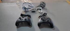 lot 3611 image: Set Of Xbox Wireless Controllers Headset And Webcam
