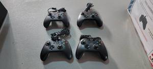 lot 3612 image: Set Of 4 Wireless Xbox Controllers