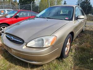 lot 2559 image: 2000 Ford Taurus, Gold
