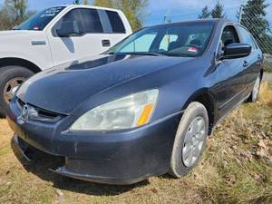 lot 2564 image: 2004 Honda Accord, Gray