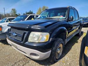 lot 2595 image: 2002 Ford Explorer Sport Trac Crew Cap Pick Up Truck, Black