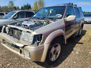 lot 2602 image: 2001 Infinity QX4, Gold