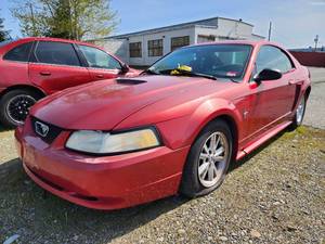 lot 2608 image: 2000 Ford Mustang, Red