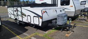 lot 2618 image: 2014 Flagstaff T19SCHW A Frame Style Camper