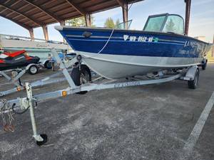 lot 2636 image: Lund 1700 Pro Sport Motor Boat W a Mercury Four Stroke, 115 HP Motor