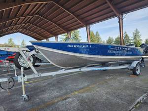lot 2637 image: 16ft LUND WC-16 Motor Boat W Yamaha Four Stroke , 20HP Motor