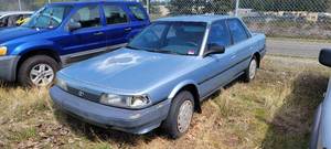lot 2574 image: 1990 Toyota Camry DX, Blue