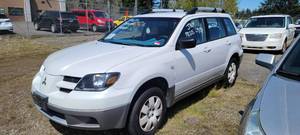 lot 2583 image: 2003 Mitsubishi Outlander, White