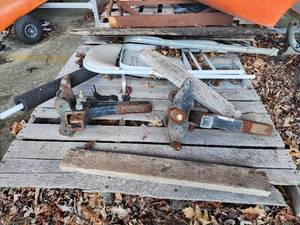 lot 2657 image: Pallet W 2 Equalizer Hitches and 3 Chairs