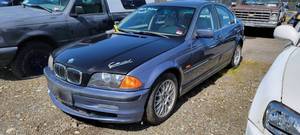 lot 2589 image: 2000 BMW 328I, Blue