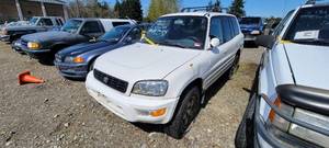 lot 2590 image: 1999 Toyota Rav 4, White