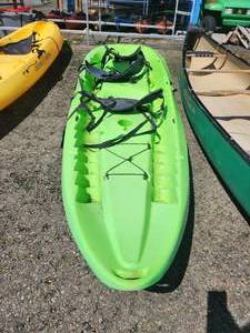 lot 2726 image: 10ft Green Lifetime Manta 3 Person Kayak