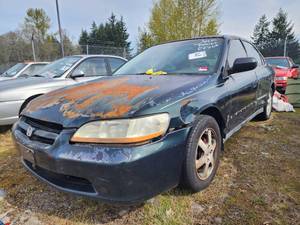 lot 2557 image: 2000 Honda Accord, Green