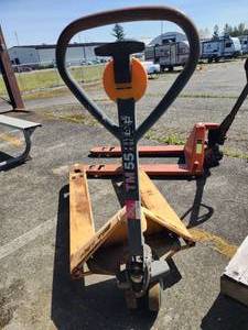 lot 2654 image: Multiton TM55 Pallet Jack