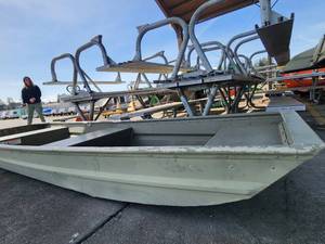 lot 2645 image: Topper Tracker 12ft Flat Bottom John Boat