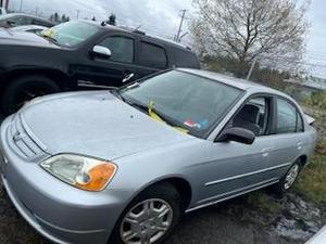 lot 2570 image: 2002 Honda Civic LX, Silver
