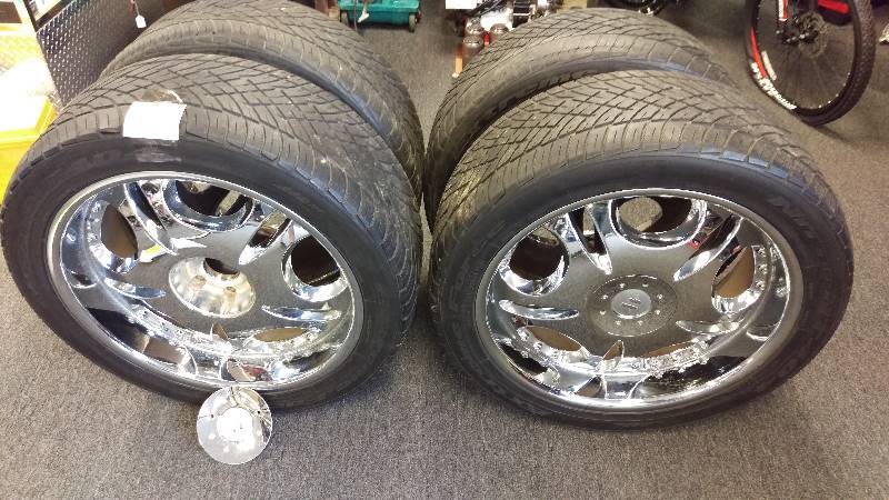 lot 111 image: 23 Helo Rims with Tires