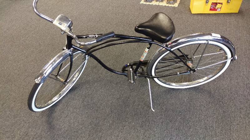 lot 112 image: Classic Schwinn American Bicycle