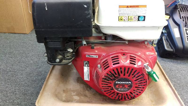 lot 114 image: Honda GX 390  11 horsepower motor