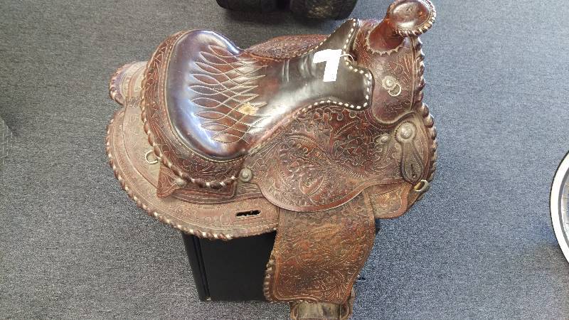 lot 117 image: Circle Y Brand Leather Saddle with design