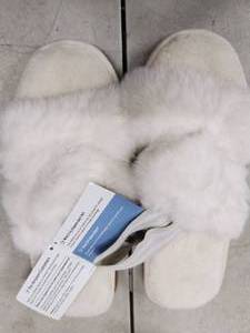lot 5859 image: Lazy Step Size 8 White Slipper