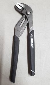 lot 2324 image: Husky 8.5 Locking Wrench