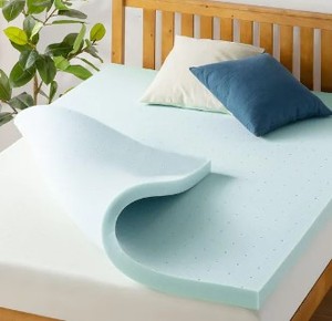 lot 1257 image: Best Price Mattress Topper 2.5 Gel Ventilated Memory Foam King