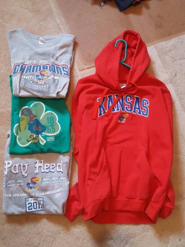 lot 7259 image: KU Jayhawk attire