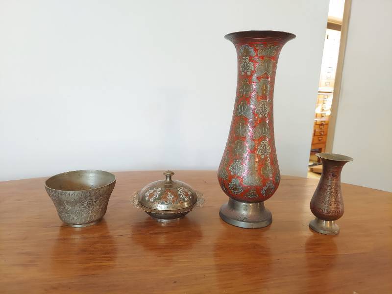 lot 6558 image: Brass Decor - Etched and 3 Pieces Colorized