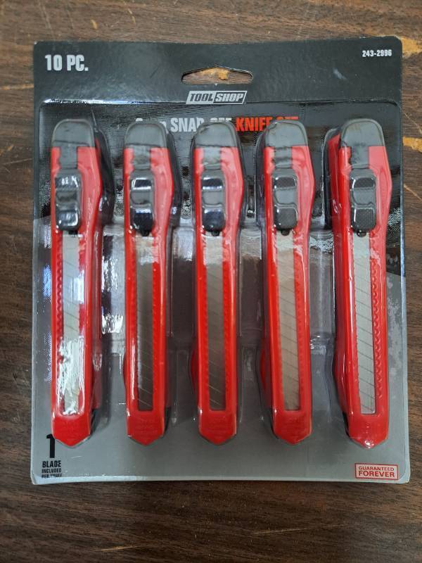 lot 1560 image: 10 Pack Snap Off Knife Set