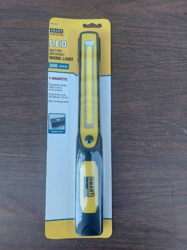 lot 16107 image: LED Work Light - Battery Operated