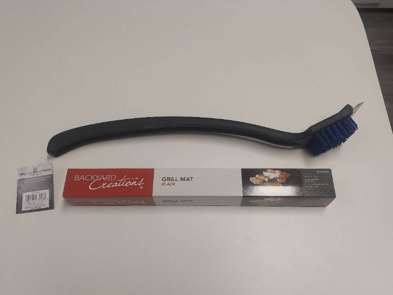 lot 16147 image: Grill Brush and Grill Mat