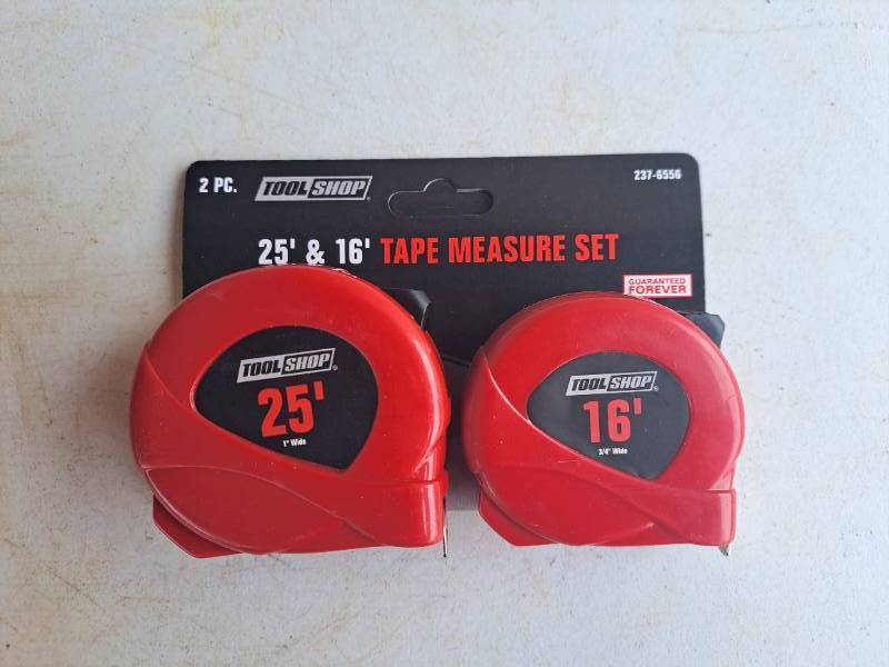 lot 9684 image: 2 Tape measures