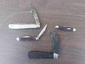 lot 6004 image: 4 Sabre pocket knives