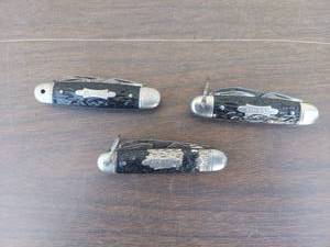 lot 6020 image: 3 Kamp King Pocket Knives
