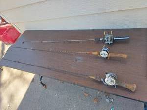 lot 6043 image: 3 Steel rods and reels