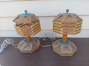 lot 6100 image: 2 Lamps - 1 Needs Repair